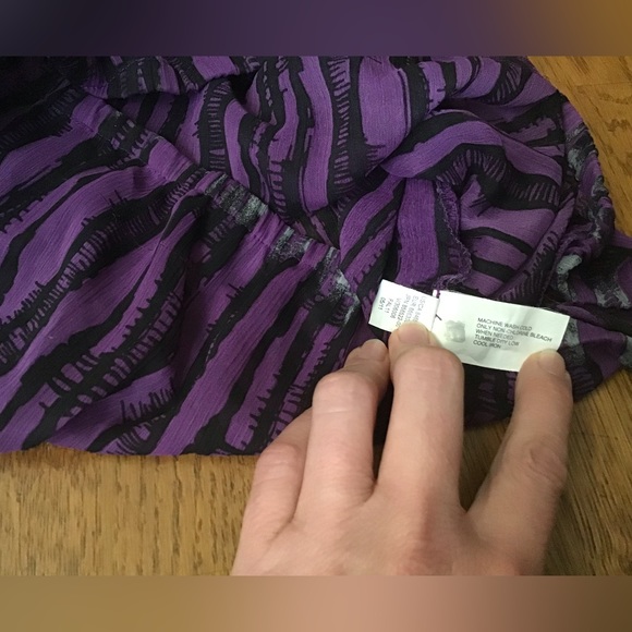 Gap, Sheer, short sleeved blouse, women’s XS, purple, yellow, black. - Picture 6 of 6